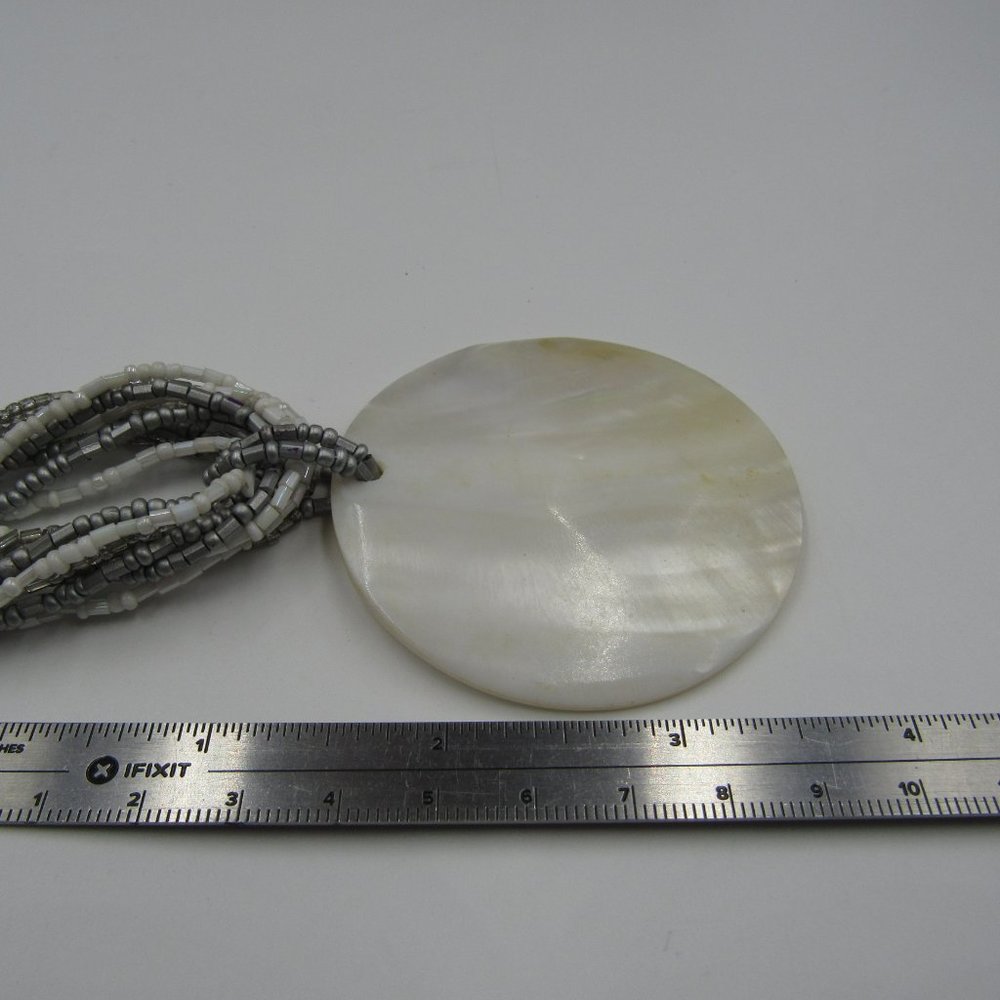 21" Beaded White Shell Pendant Necklace Vintage - Picture 3 of 4